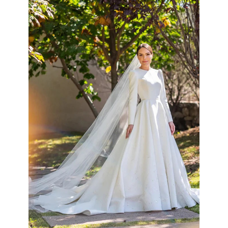 Embroidery A Line Ivory Satin Modest Long Sleeves Simple Wedding Dresses Elegant Wholesale