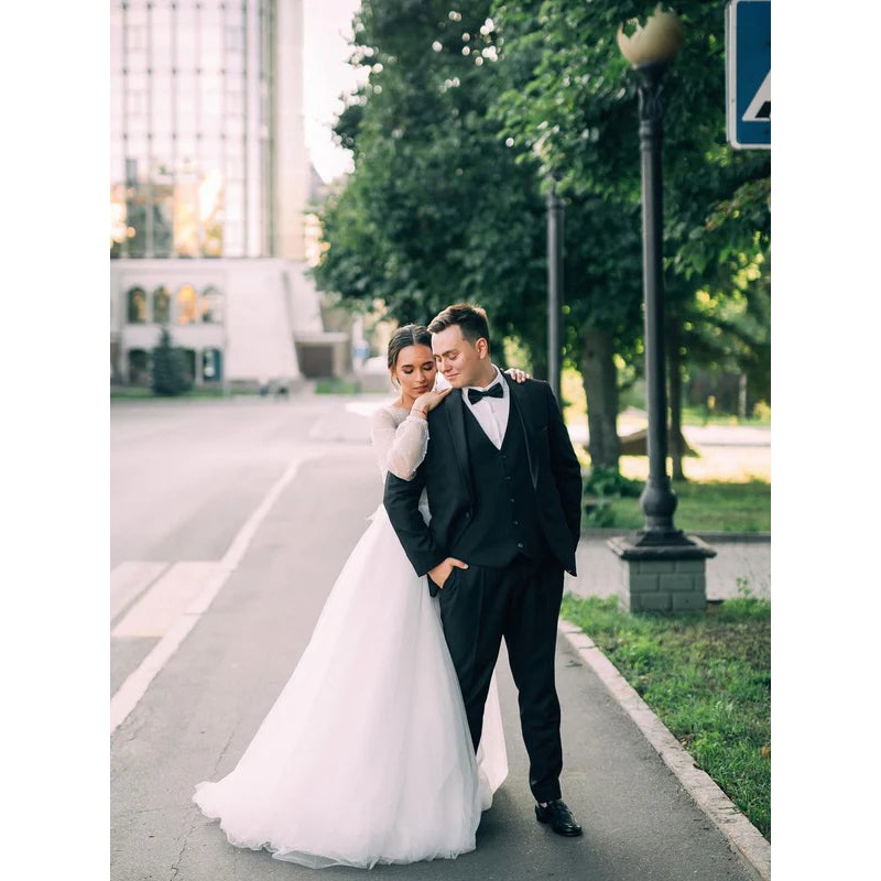 Noble Beaded Tulle Long Sleeves Lace Illusion A-line Wedding Dresses Elegant