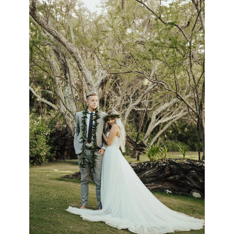 Simple Strapless Off-The-Shoulder A-Line Wedding Dresses Chapel Train Bridal Gowns Beautiful