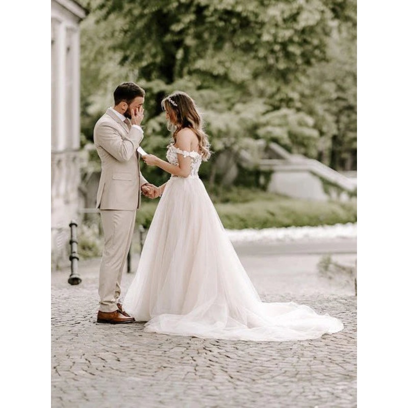 Wonderful Appliqued A-line Wedding Dresses Tulle Gowns Floor Length Beautiful