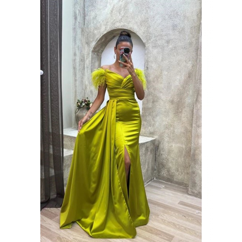 A-Line Evening Gown High Split Dress Formal Fall Sweep / Brush Train Short Sleeve Off Shoulder Satin with Feather Ruched Slit