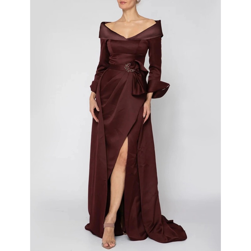 A-Line Mother of the Bride Dress Formal Wedding Guest Party Elegant Off Shoulder Sweep / Brush Train Satin Long Sleeve with Split Front Crystal Brooch Ruching