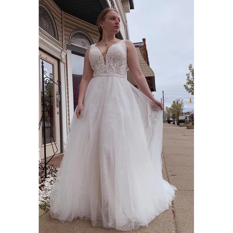 A-Line Tulle White Deep V Long Wedding Dress with Beading